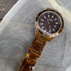 Fossil watch in tortuous shell brown and gold